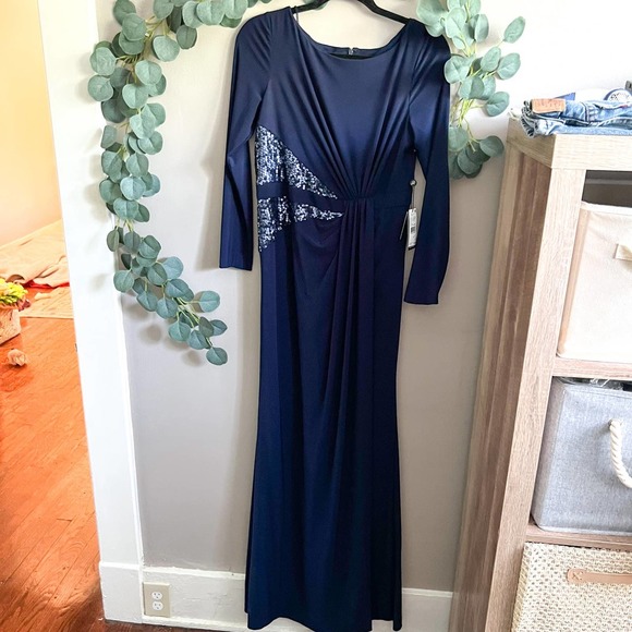 NWT ADRIANNA PAPELL Long Sleeve Sequin Jersey Gown In Size 8 formal wedding - Picture 2 of 10